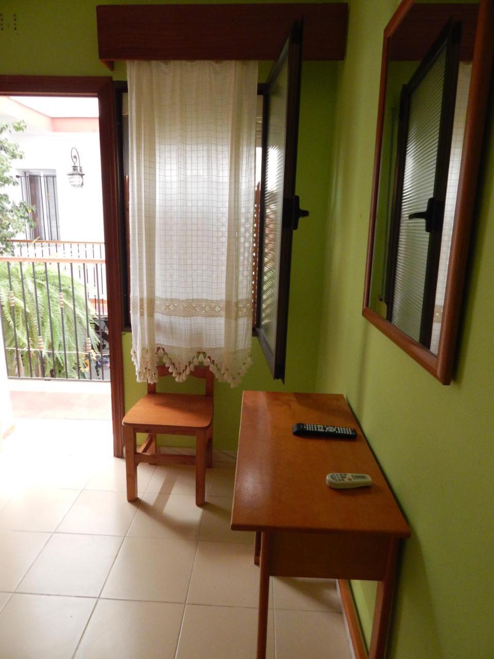Hostal Cristina Chipiona Exterior foto